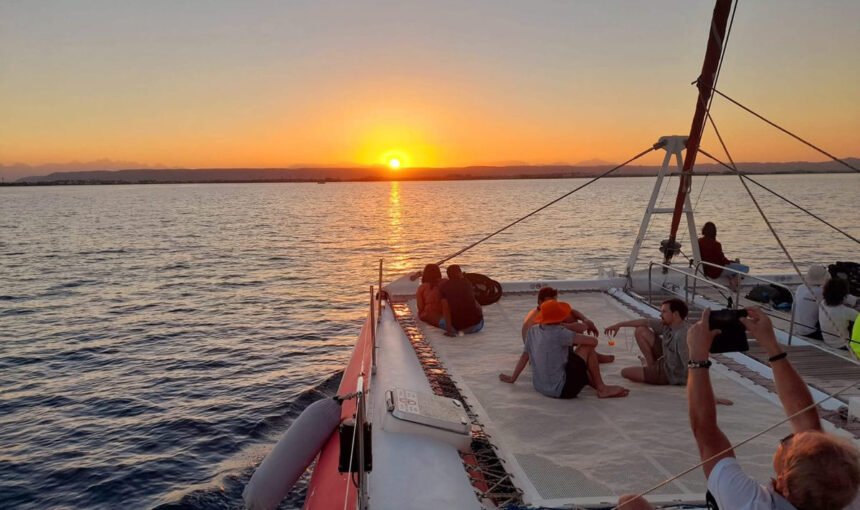 🛥️ Segelträume auf dem Roten Meer – Katamaran Tour ab Hurghada