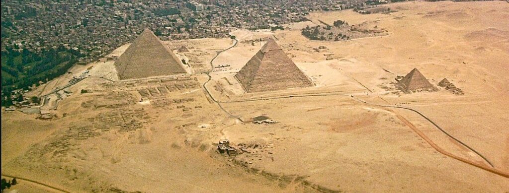 Pyramiden von Gizeh mit der Großen Pyramide des Cheops in Ägypten